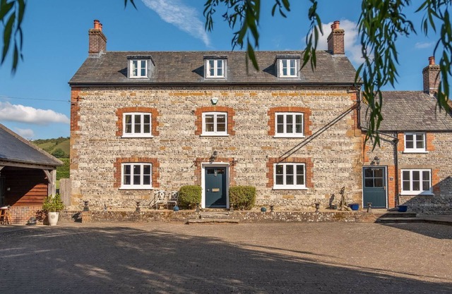 Perfect for a large family or friends gathering for special celebrations and holidays, Ham Farm has