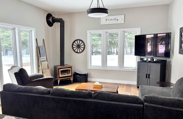 Perfect for families and large groups. 45 minutes drive to Jasper.