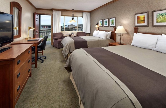 Perfect for Family Beach Getaway! 3 Units | 2 Queen Beds Room | Pool