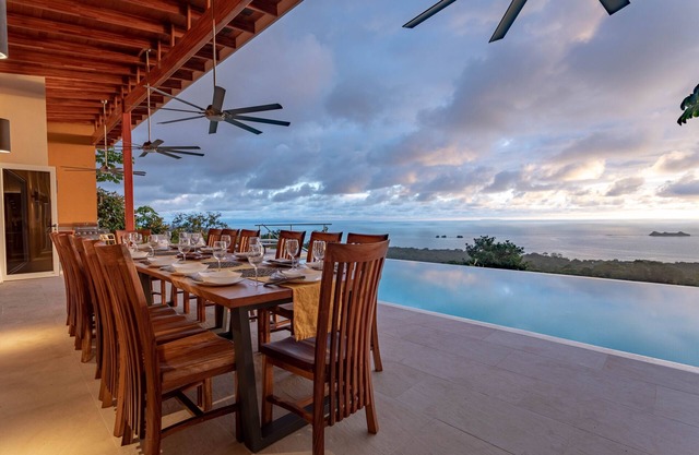 Perfect for multiple couples & families/luxurious/huge ocean view/gated/private