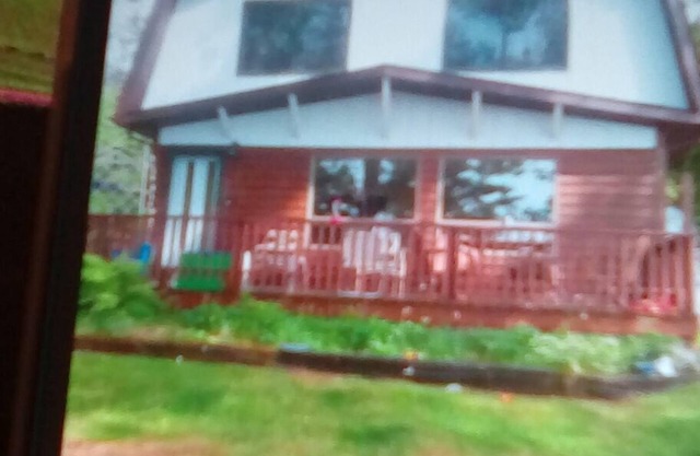 Perfect for summer right on twin lake 4 bedroom 2 full bath home