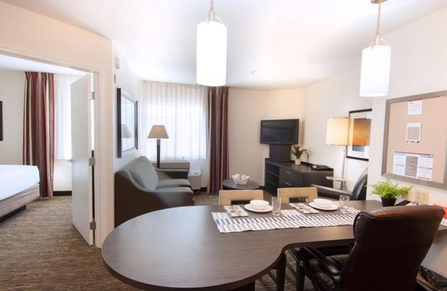 Perfect for West Coast Travelers! Pets Allowed, Outdoor Patio w/BBQ Grills