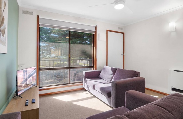 Perfect for your beach holiday, you are only a stone's throw to the Port Fairy East Beach