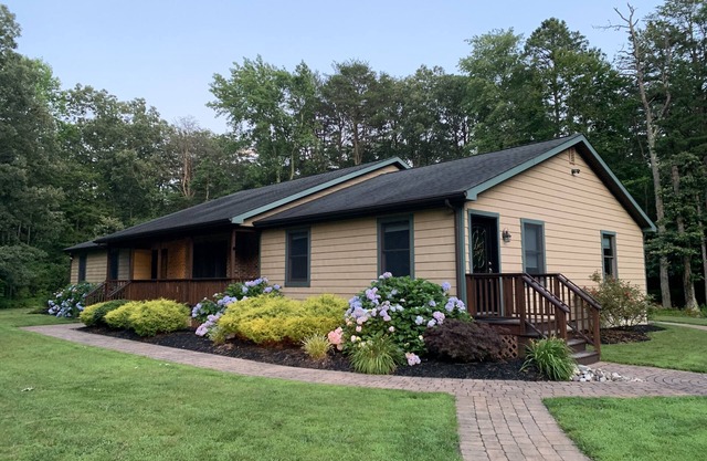 Perfect getaway for large families who love the woods and beach!