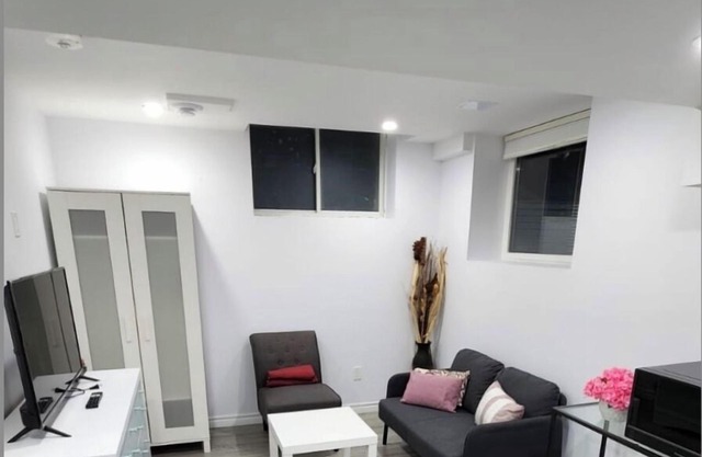 Perfect Getaway near Niagara! *New & Modern unit*