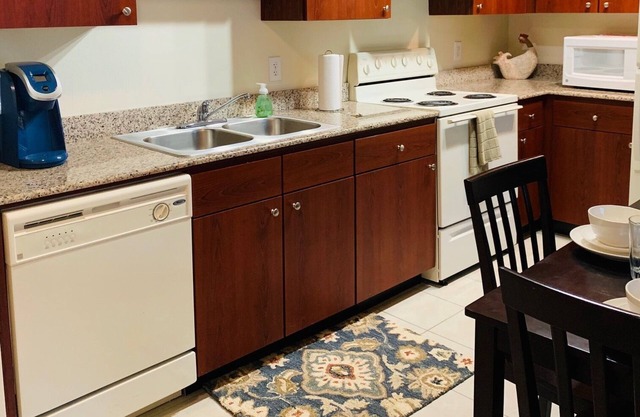 Perfect home for business persons temporarily working in Houston area.