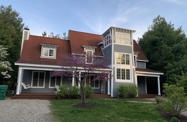 Perfect Home, Private Hot Tub, Great Community Pool and Walk to Lake Michigan!