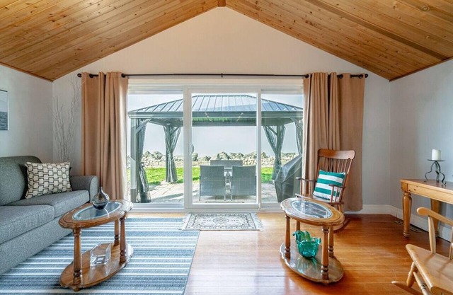 Perfect Lake Retreat