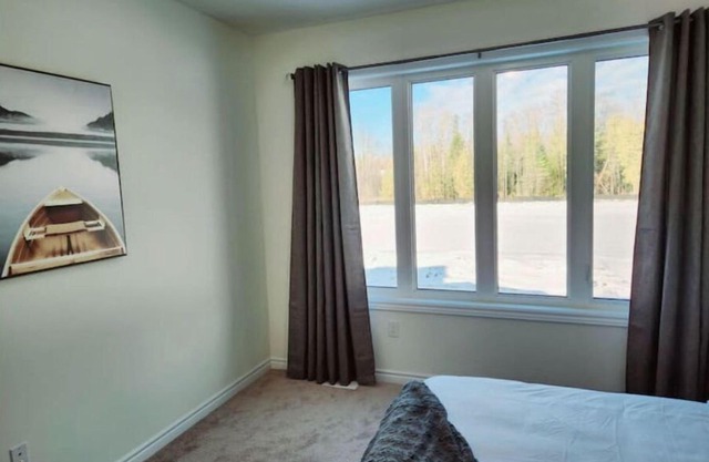 Perfect Large 4 bedroom 3 bathroom, Blue Mountain, Wasaga Beach Loft resort!