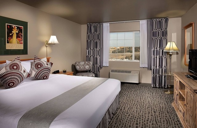 Perfect Location for Vacation! Gorgeous Room w/Free Breakfast, Free Parking