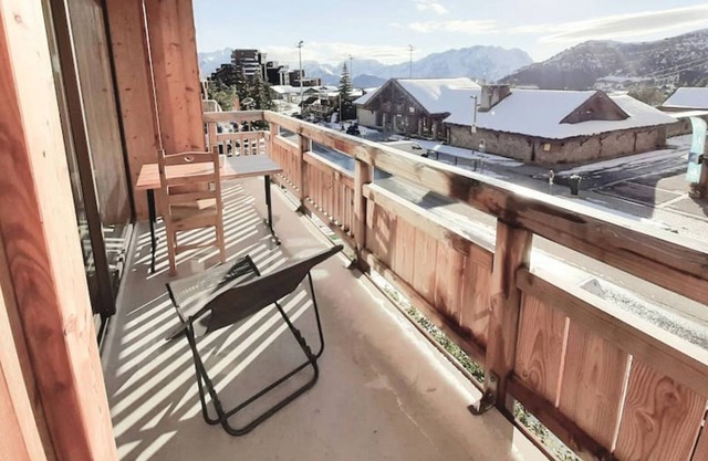 Perfect location in the heart of Alpe d'Huez : ideal ski 2 room terrace parking
