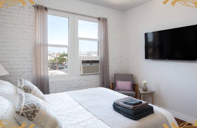 Perfect Location, Near DTLA!