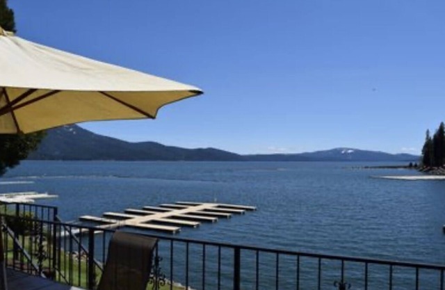 Perfect location on the water in the cove!
