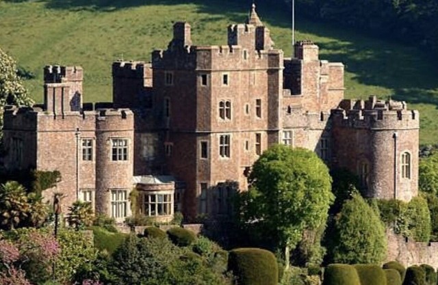 Perfect location to beach, exmoor, golf club, town centre & steam railway 🚃