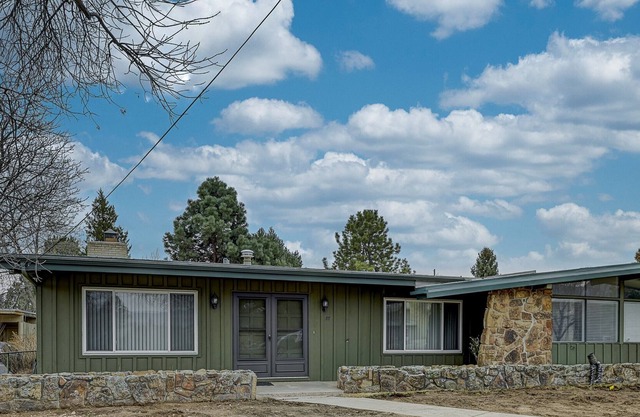 Perfect Mid-Term Stay - Hiking, Pikes Peak, Pickleball and SO much more!