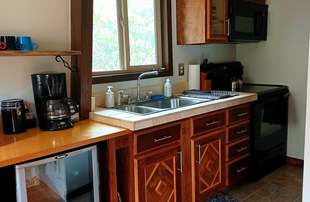 Perfect Mountain Hideaway, conviently nestled in the center of it all.