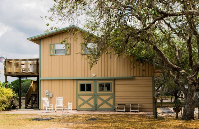 Perfect Old Florida Getaway At A Great Price: Not Your Average Touristy Condo