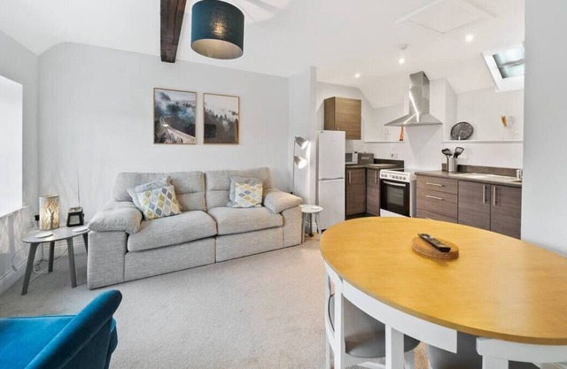 Perfect Pad for Two in Pretty Village Location/Pass the Keys