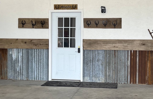 Perfect place for one couple, escape to Montana!