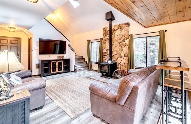 Perfect Private Cabin Retreat in Mi-Wuk Village!