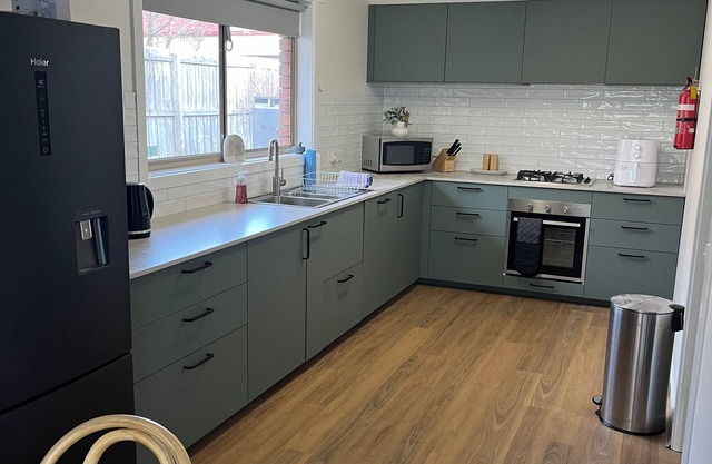 Perfect retreat in the heart of Buninyong 2 min walk to Red Door Pizza & Lounge