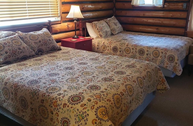 Perfect Spot! Complimentary Parking, At Yellowstone's North Entrance