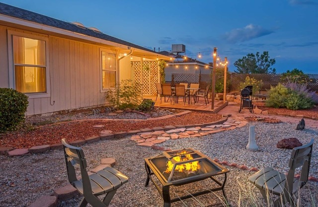 "Perfect Stays for Balloon Fiesta" Mountain Views Await!
