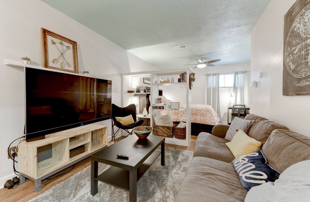 Perfect Studio Stay Near Downtown AUSTIN and UT