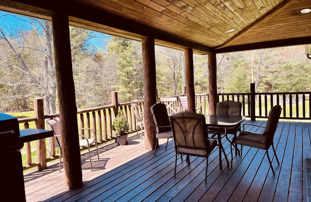 Perfect Summer/Fall Getaway with Amazing Fireplace for Gathering/Relaxation.