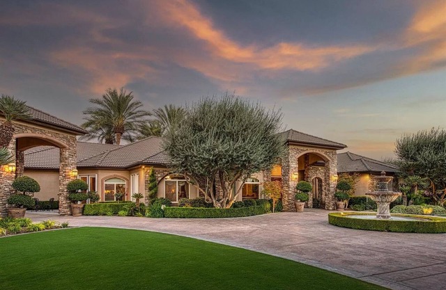 Perfect Summer Vacation Family Villa in California. Located close to highway 99