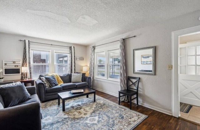 Perfect Tulsa Base: TU, Cherry Street, Expo Nearby 2BR Duplex