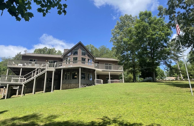 Perfect Waterfront Getaway With Covered Dock