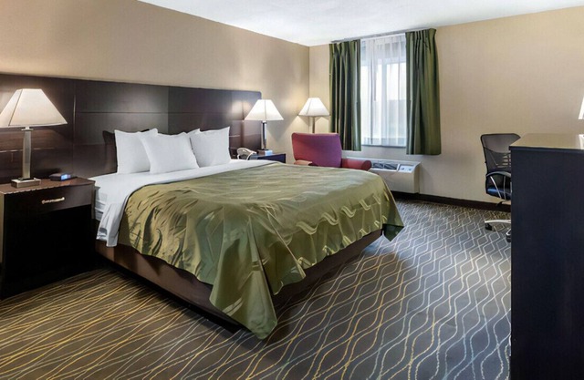 Perfect Weekend Getaway! W/ Gym & Indoor Pool