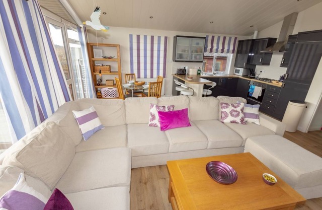 Perfectly located 3 bedroom lodge in Newton Ferrers
