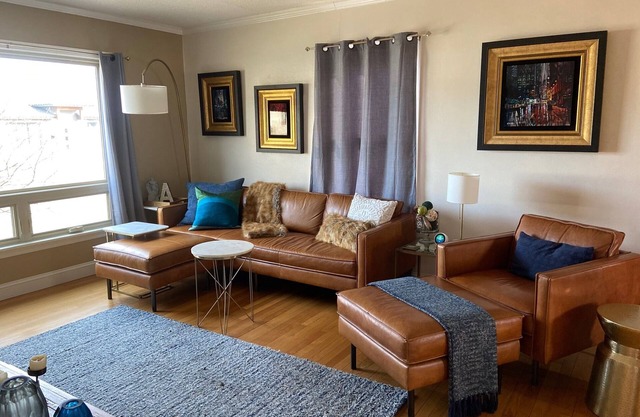 Perfectly located cottage home - within 15 minutes of everything!