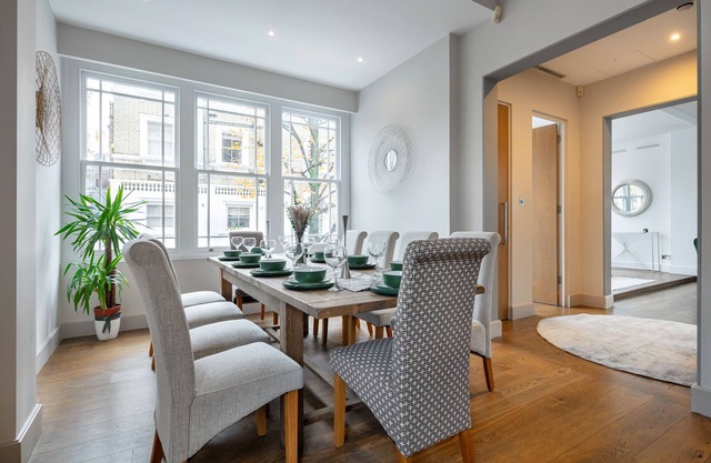 *| Perfectly Splendid Triplex House in Chelsea |*n