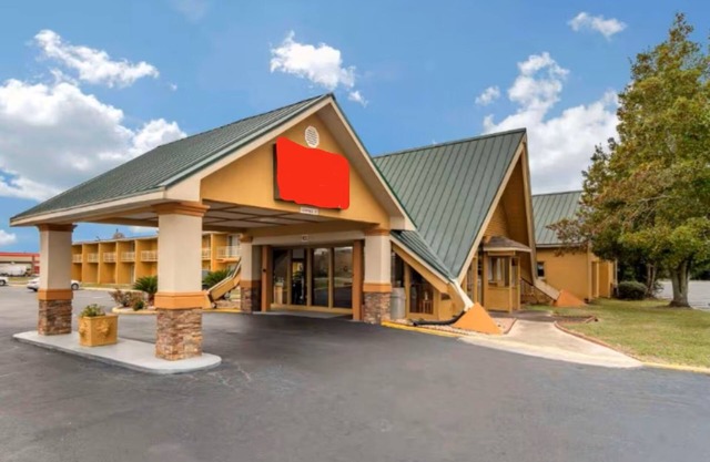 Perry Inn & Suites By Capital O National Fairground GA I 75