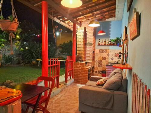 Perto de tudo em Lumiar com churrasqueira, fogão a lenha e estacionamento