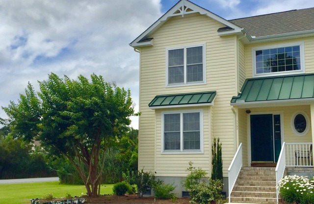PET-FRIENDLY! Just Steps To Famous Chincoteague Pony Penning & Carnival Grounds