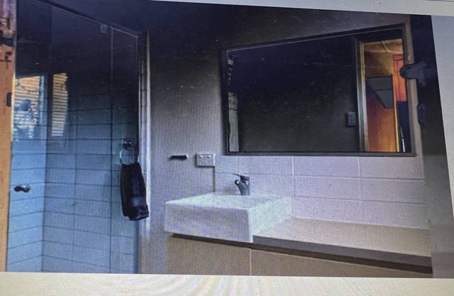 🐶 PET FRIENDLY : 2 Bedroom Ground level. Private. Trams .Park. Netflix.Pet ok