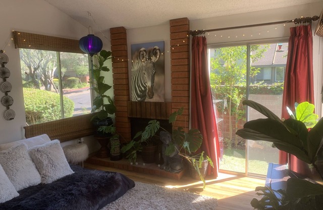 Pet Friendly 2 bedroom Sunny Peaceful Townhome