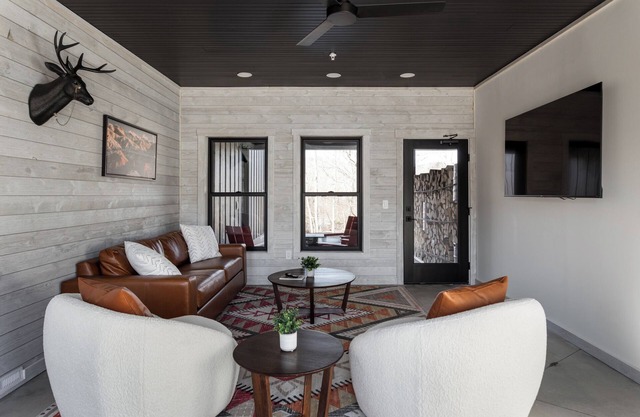 Pet-Friendly 2BR Family Suite in Boutique Resort w/Hot Tubs, Sauna, & Fire Pit!