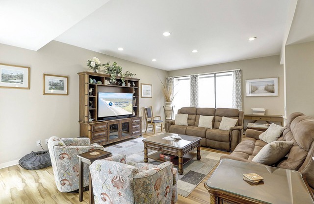 Pet Friendly 4 bedroom/4 bathroom townhouse in Sea Pines, multi-family rental