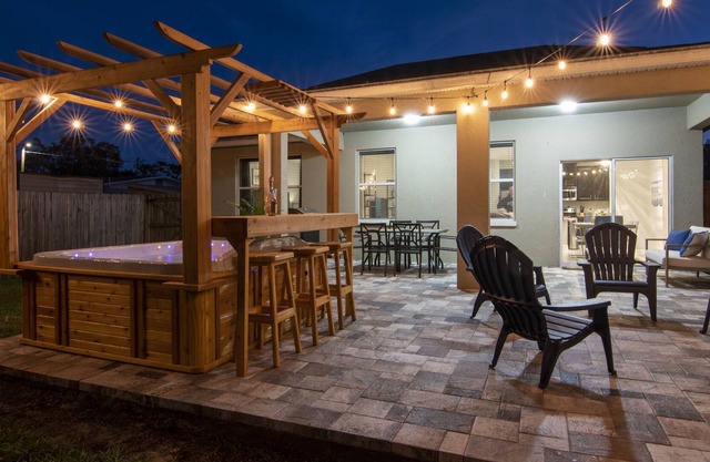 Pet friendly 4 bedroom 3 bath home with hot tub