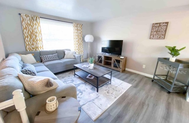 Pet-Friendly 4BR |Charlotte Home-BBQ-Fenced Yard