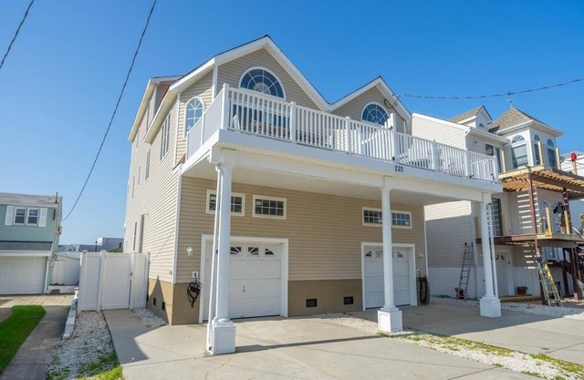 Pet Friendly, 5 Bedroom Home in the Heart of Sea Isle City