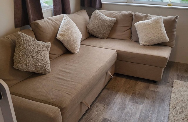 Pet friendly, 6 berth modern caravan