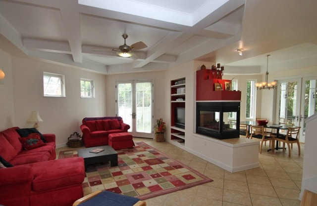 Pet Friendly 6BR 4 BA Home in Rehoboth 2 blocks to the Beach, 5 Mins to town w/Free Golf and More!