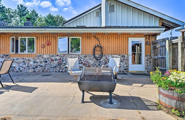 Pet-Friendly Amherst Earth Home Near Downtown