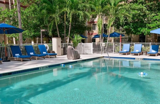 Pet-friendly and Modern 2BR Suite w/ Kitchen! Outdoor Pool, FREE Breakfast!